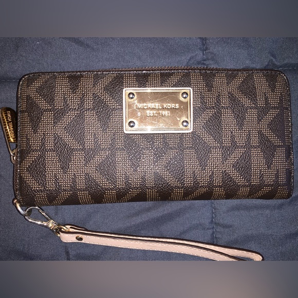 Michael Kors Large Continental Wallet - Picture 1 of 2